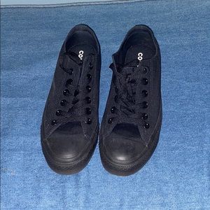 Black low top converse